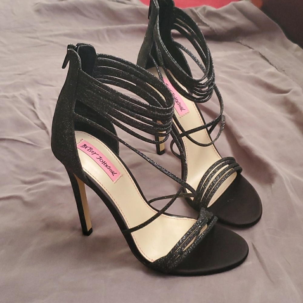 NEW Betsy Johnson Heels - Picture 2 of 4